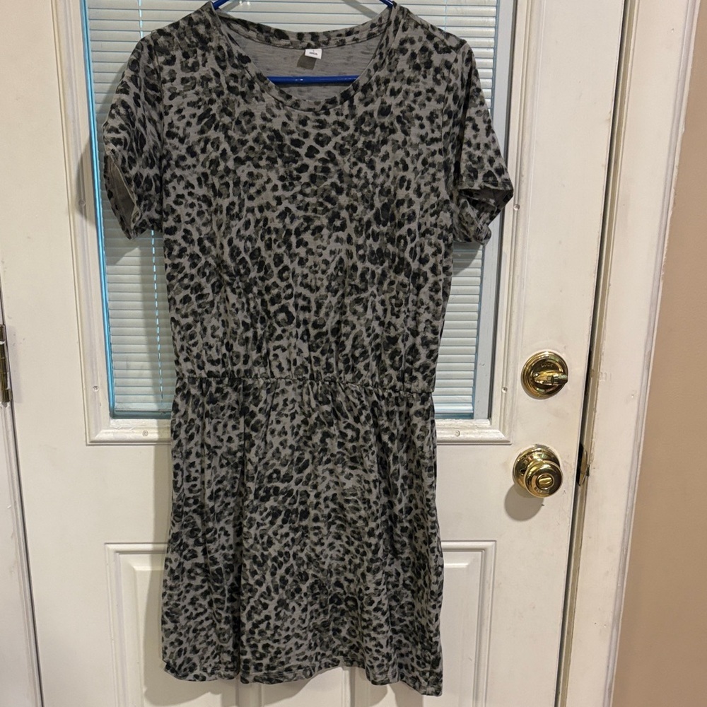 Leopard Print Short Sleeve Dress. Old Navy Women’s Large.